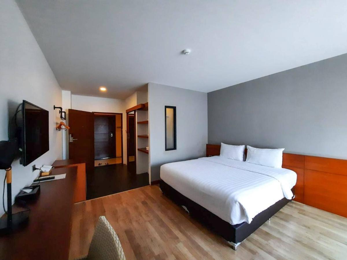 Comet Hotel Surat Thani Exterior foto