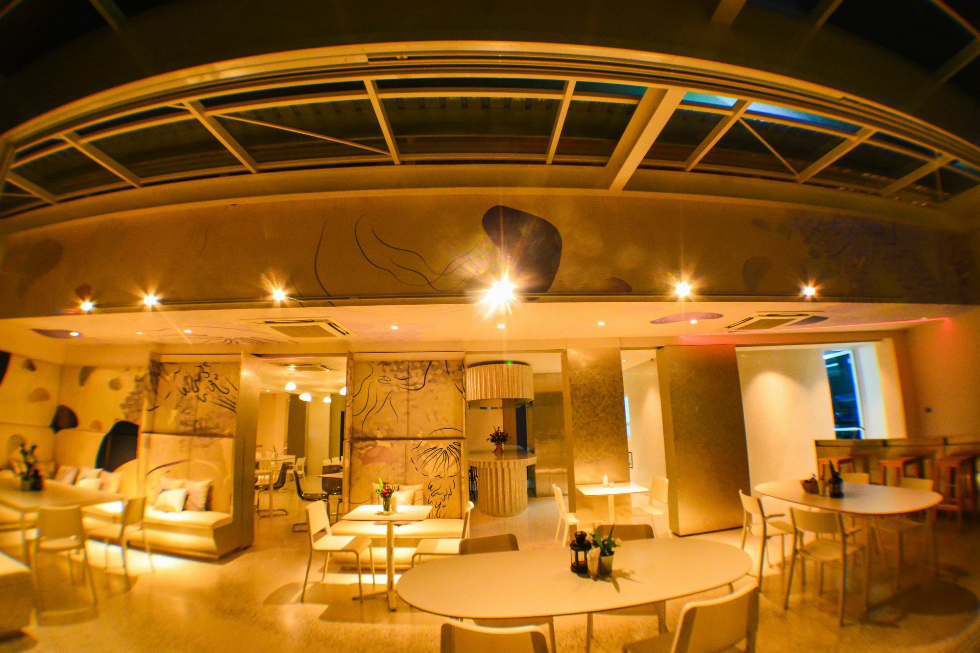 Comet Hotel Surat Thani Exterior foto