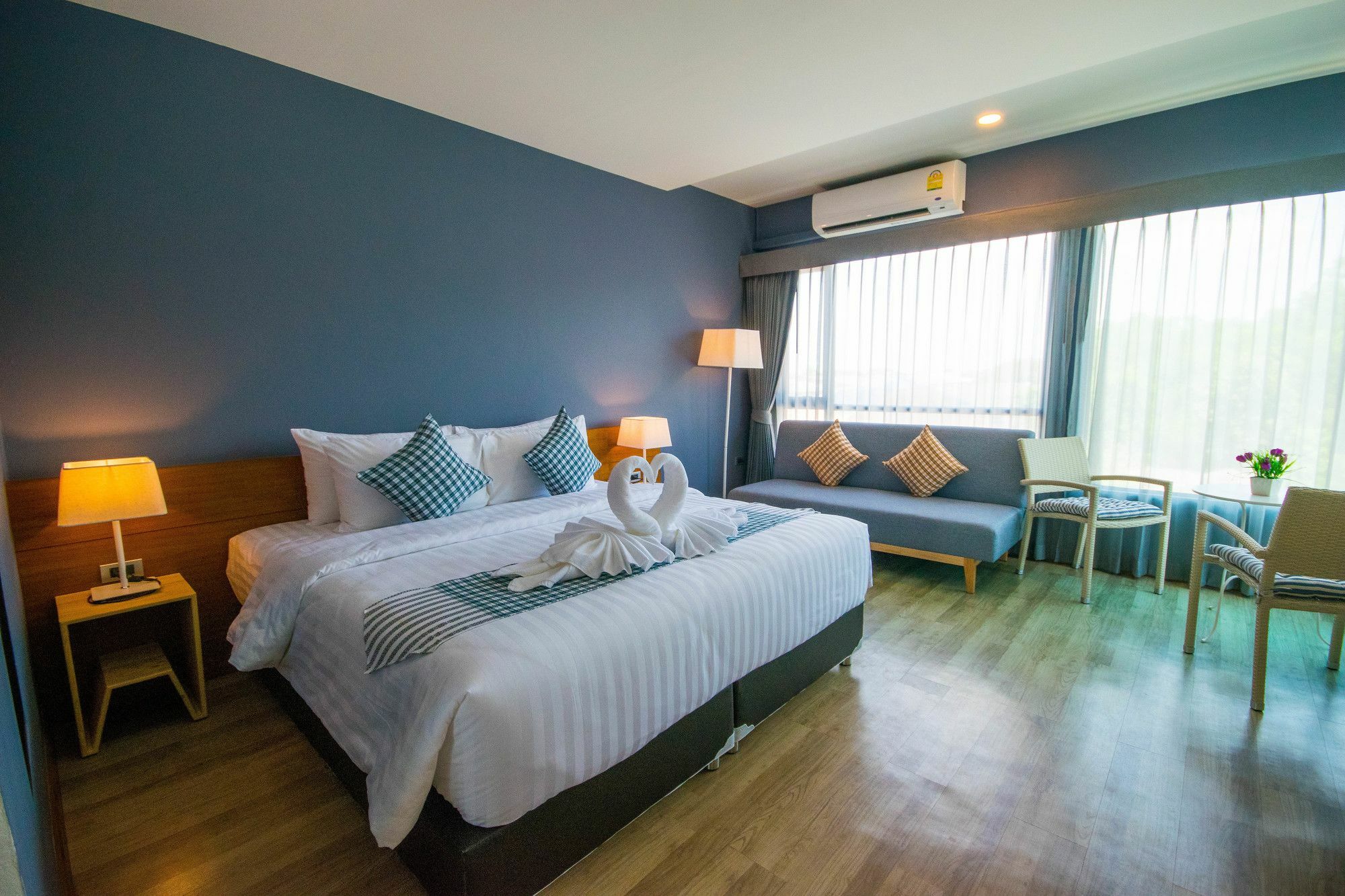 Comet Hotel Surat Thani Exterior foto